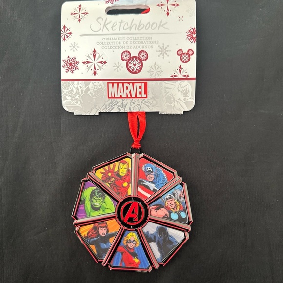 Marvel Hero Avengers 3D Lenticular Spinning Metal Sketchbook Ornament 2023 - Picture 1 of 3